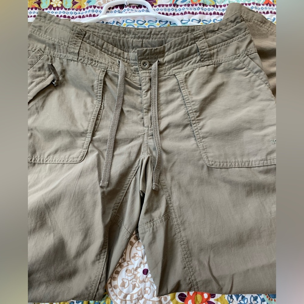 North Face Hiking Pantssize 4 roll up style GUC - Picture 3 of 12
